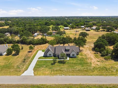 104 Springhill Court, Springtown, TX 76082 — photo 2