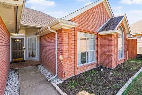 115 S Blue Bonnet Circle, Justin, TX 76247 — photo 2