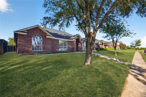 2221 Bridle Path Drive, Lancaster, TX 75146 — photo 2