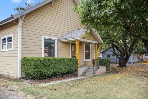 1009 W 7th Street, Justin, TX 76247 — photo 2