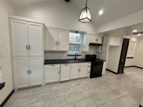 300 Avenue B, Ennis, TX 75119 — photo 3
