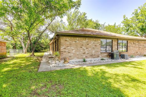 101 W Eldred B, Burleson