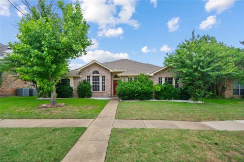 2726 Crosslands Drive, Garland