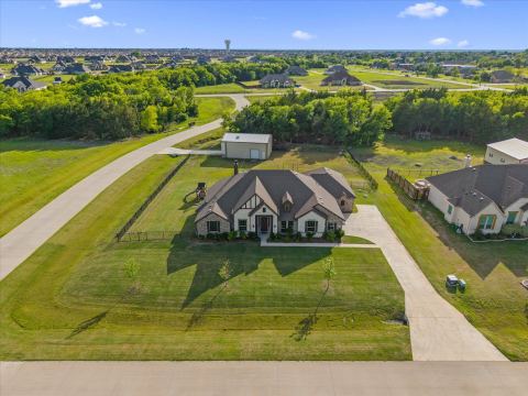 1600 Lynx Loop, Forney