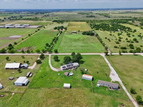 1524 County Road 1107B, Cleburne, TX 76031 — photo 2