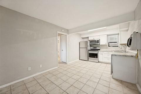 1001 W Elm Street 204, Denison, TX 75020 — photo 2