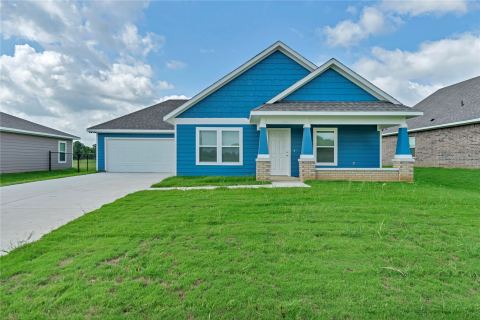 604 Crockett Drive, Cleburne, TX 76033 — photo 2
