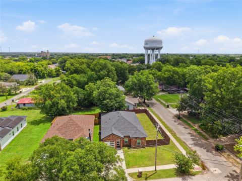 3425 Logan Street, Greenville, TX 75401 — photo 2