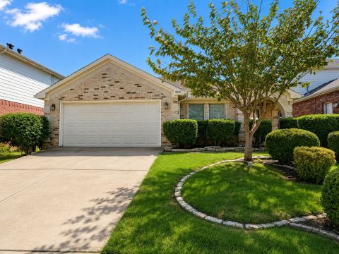 8055 Raleigh Drive, Fort Worth