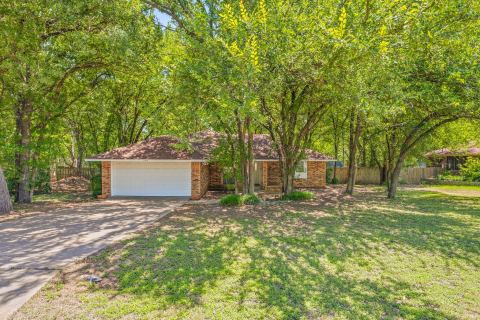 1303 Spanish Flower Drive, Granbury, TX 76048 — photo 2