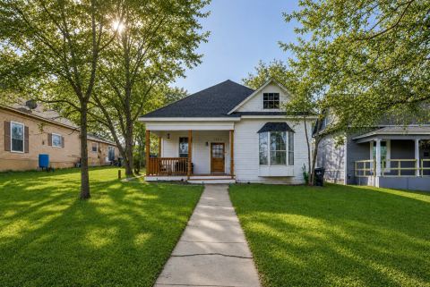 1322 Sears Street W, Denison