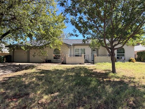 3740 Holland Drive, North Richland Hills