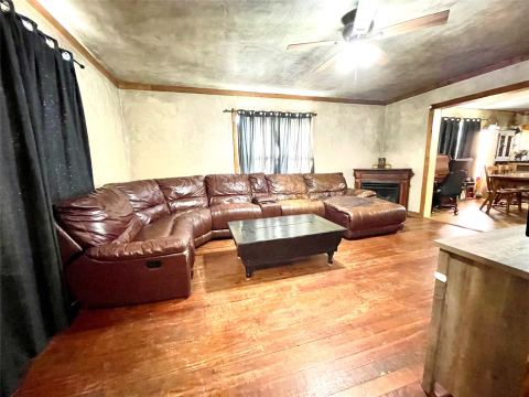 209 N Bowie Street, Jacksboro, TX 76458 — photo 3