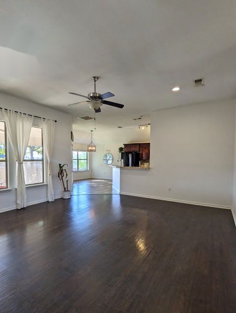 916 Winding Road, Granbury, TX 76049 — photo 2