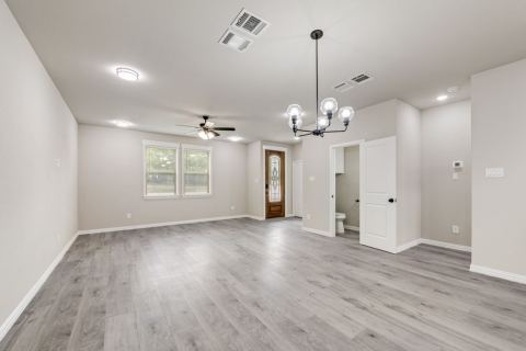 5612 Black Pine Circle, Granbury, TX 76048 — photo 3