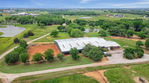 10898 Friendship Road, Pilot Point, TX 76258 — photo 2