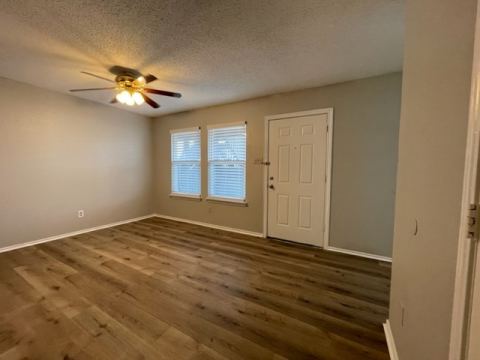 327 SE 3rd Street 202, Grand Prairie, TX 75051 — photo 3