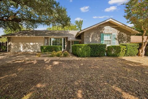 1228 Farnham Court E, Irving, TX 75062 — photo 2