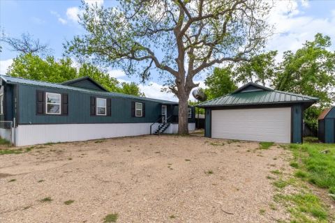 211 Kickapoo Trail, Weatherford