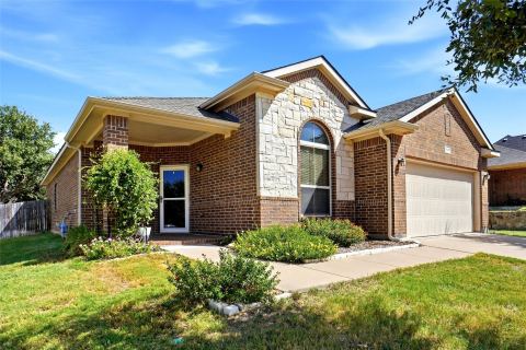 1221 Glenwood Drive, Azle