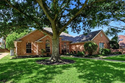 1703 Chretien Point Drive, Mansfield, TX 76063 — photo 2
