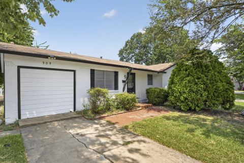 909 Rosewood Hills Drive, Garland, TX 75040 — photo 2