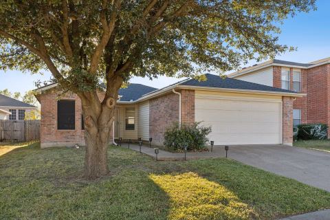 205 Crystalwood Drive, Mesquite