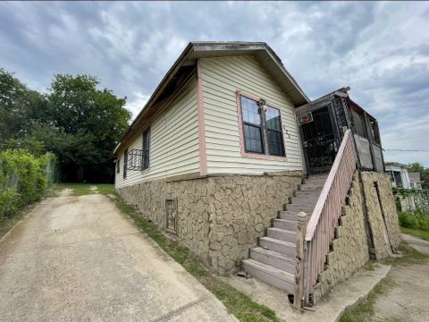 323 Sparks Street, Dallas, TX 75203 — photo 2