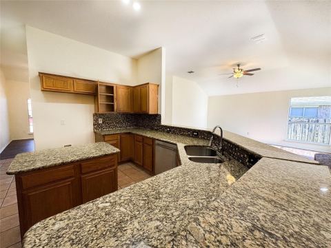 1020 Bonanza Drive, Arlington, TX 76001 — photo 2