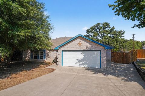 637 Oak View Court, Azle, TX 76020 — photo 2