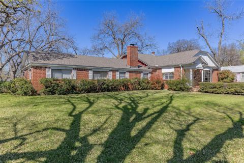 220 N Holly, Sherman, TX 75092 — photo 2