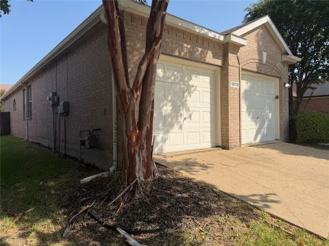 10613 Lansdowne Lane, Rowlett, TX 75089 — photo 2