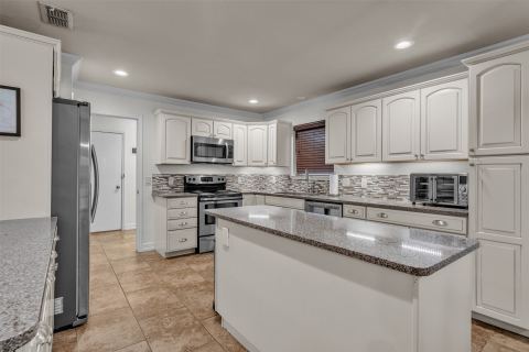 213 King Arthur Drive, Weatherford