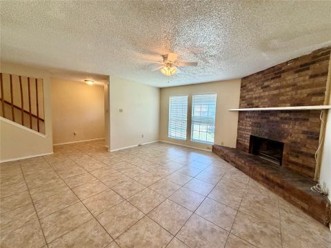 1301 Lovell Drive, Arlington, TX 76012 — photo 2