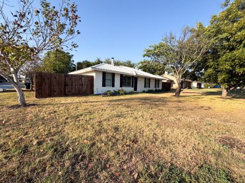 616 E Avenue E, Midlothian