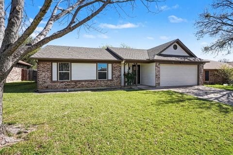 772 Hampshire Drive, Burleson, TX 76028 — photo 2