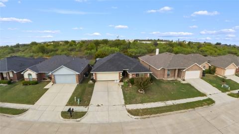 1221 Camden Yard Drive, Fort Worth