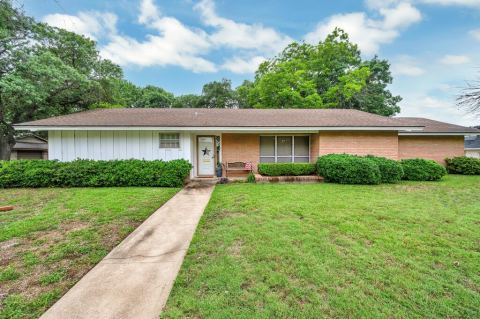 2832 Wooded Acres Drive, Waco, TX 76710 — photo 2