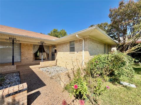 8405 Lullwater Drive, Dallas, TX 75218 — photo 2