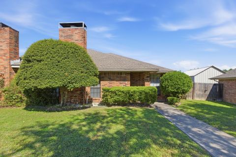 119 Larchbrook Drive, DeSoto, TX 75115 — photo 2