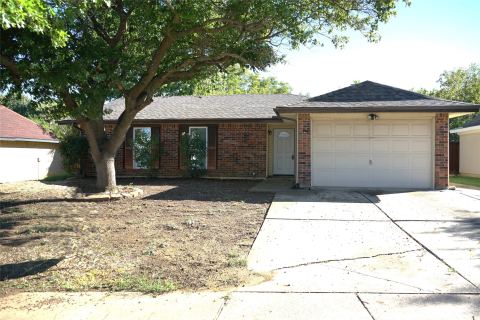 1104 Cedar Hill Lane, Arlington