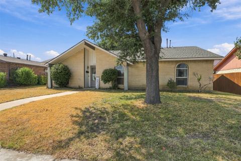 1444 Applegate Drive, Lewisville, TX 75067 — photo 2