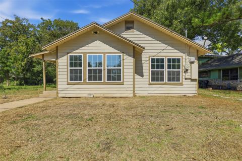 205 Olive Street, Cleburne