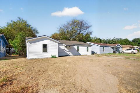 537 NW King Street, Burleson, TX 76028 — photo 2