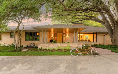 906 Leatrice Drive, Dallas, TX 75208 — photo 2