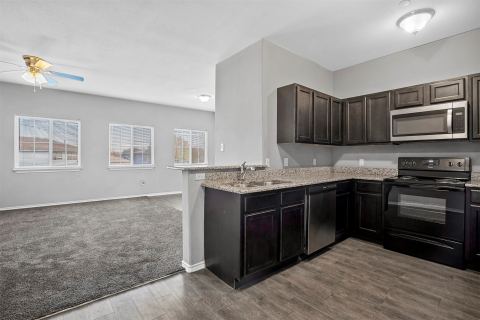 609 Meadow View Court 202, Denton, TX 76207 — photo 2