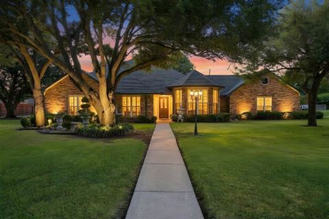 108 Chautauqua Drive, Waxahachie