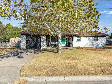 1306 Hulme Street, Bowie, TX 76230 — photo 3