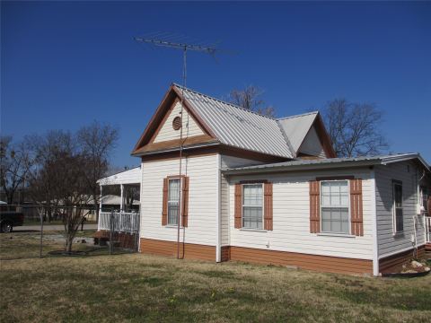608 N Colorado Street, Whitney, TX 76692 — photo 3