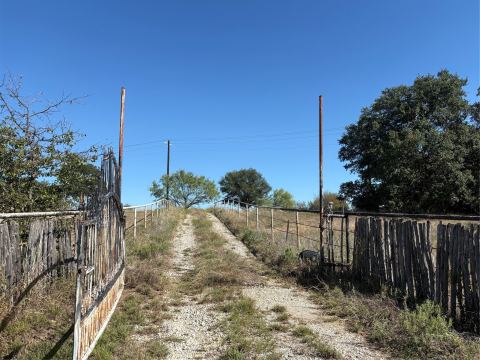 104 Russell Bend Road, Weatherford